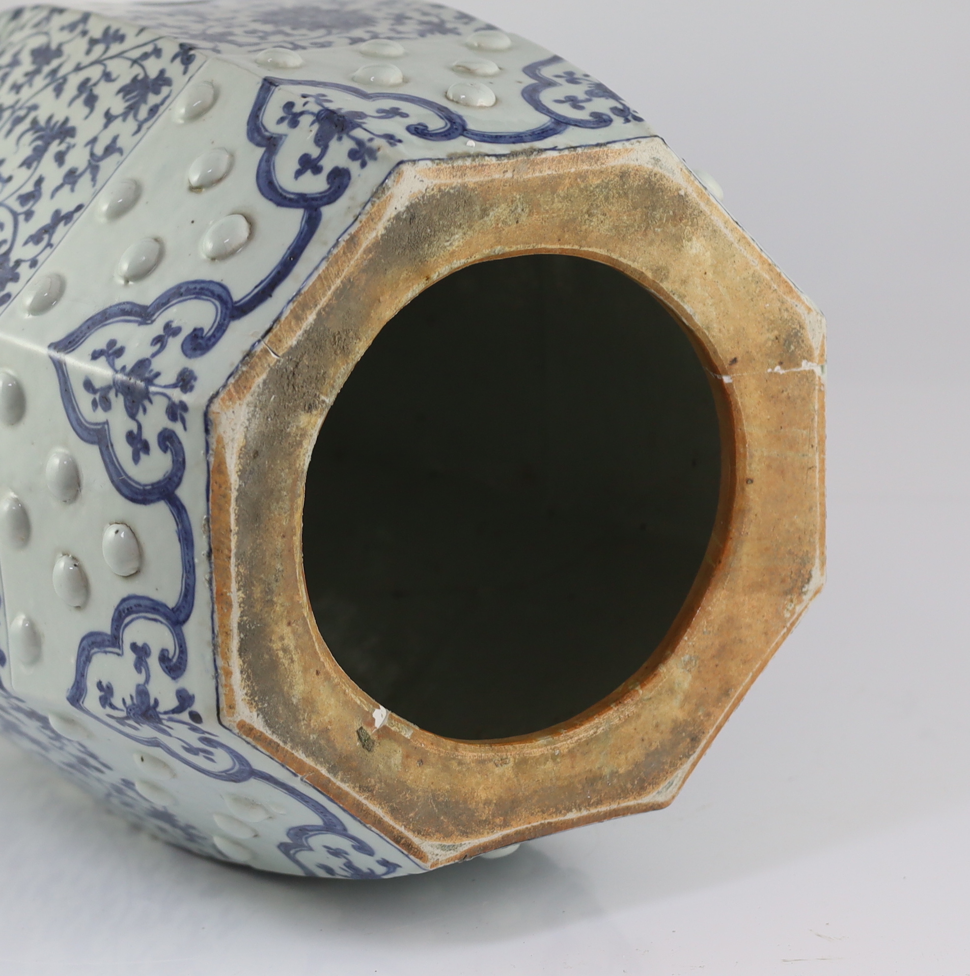 A Chinese blue and white octagonal garden seat, 18th/19th century